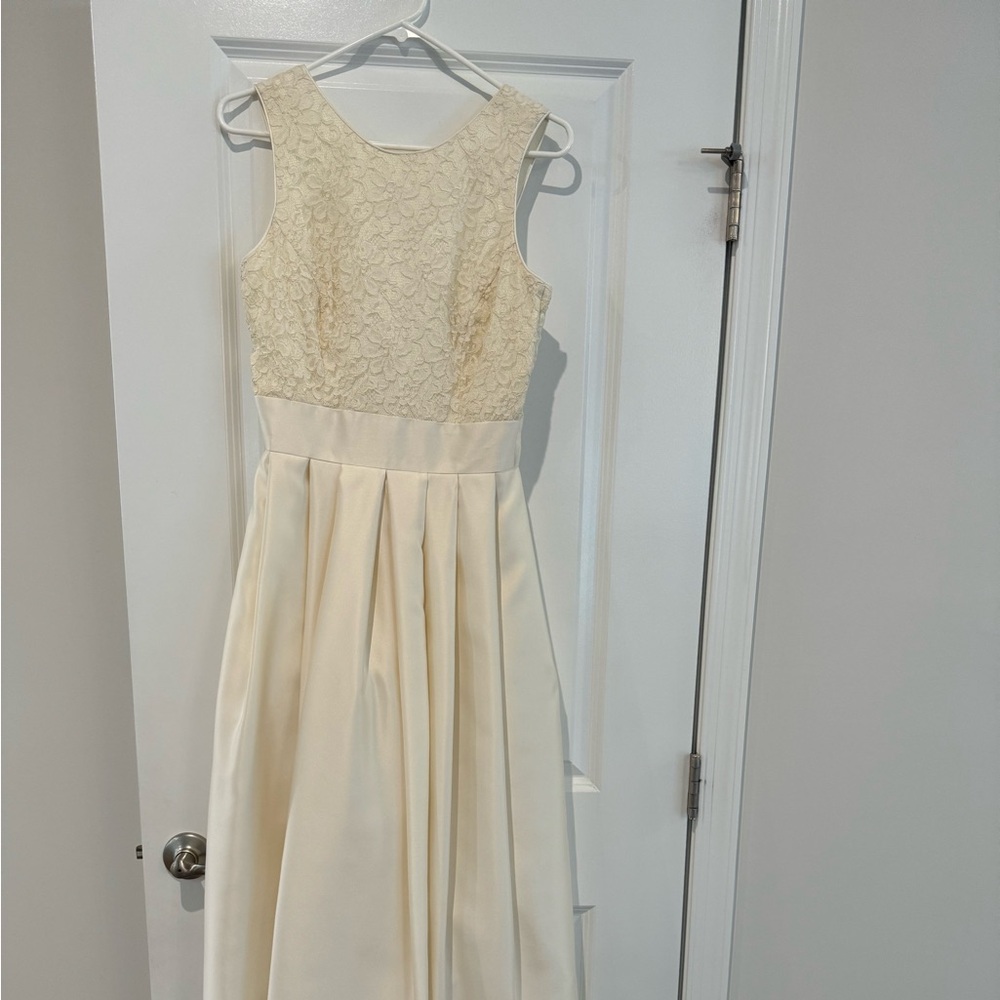 Ever Beauty Ivory Sleeveless Gown Size 6 Worn once